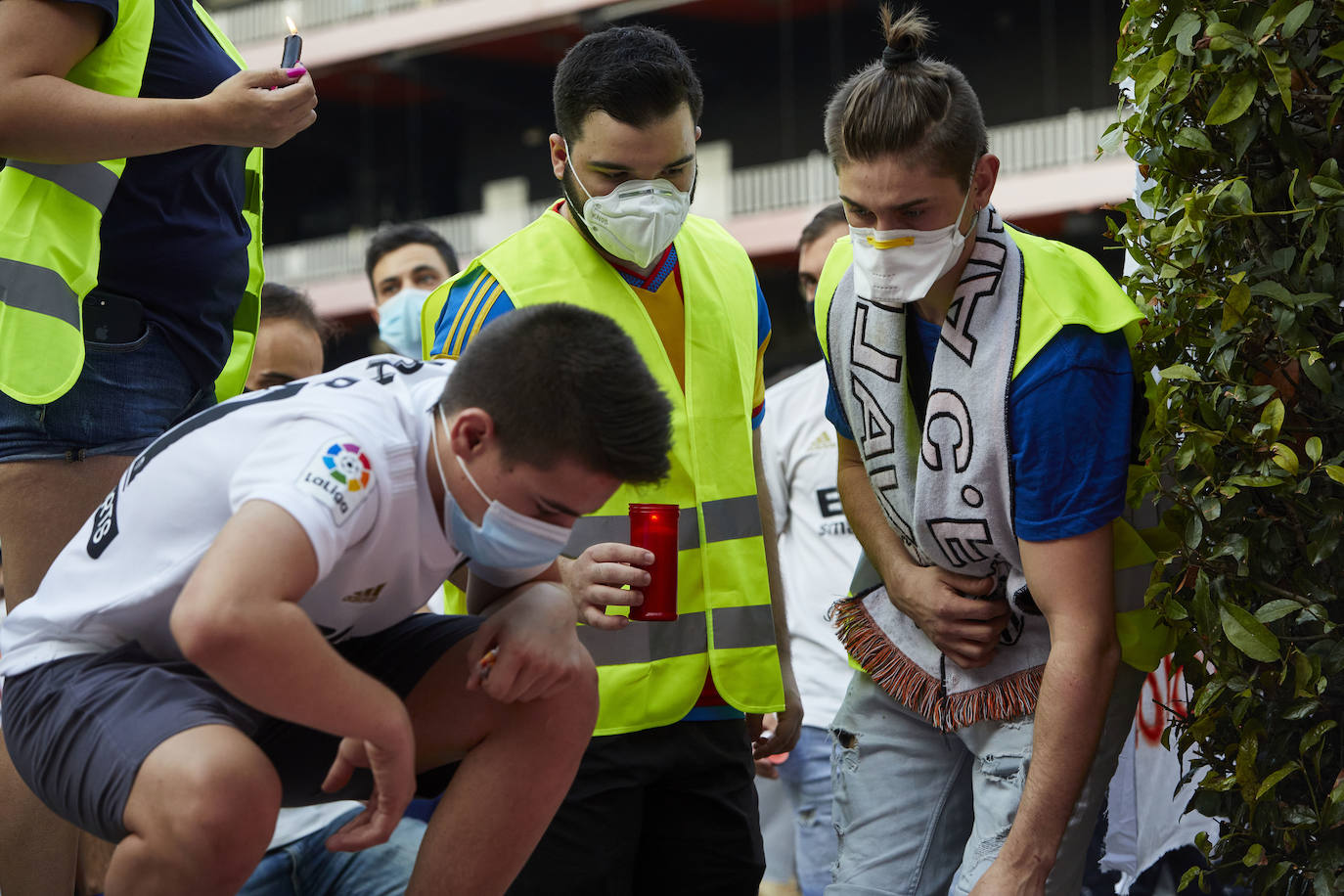 Fotos: Más de un millar de valencianistas se manifiestan contra la gestión de Lim y piden su marcha