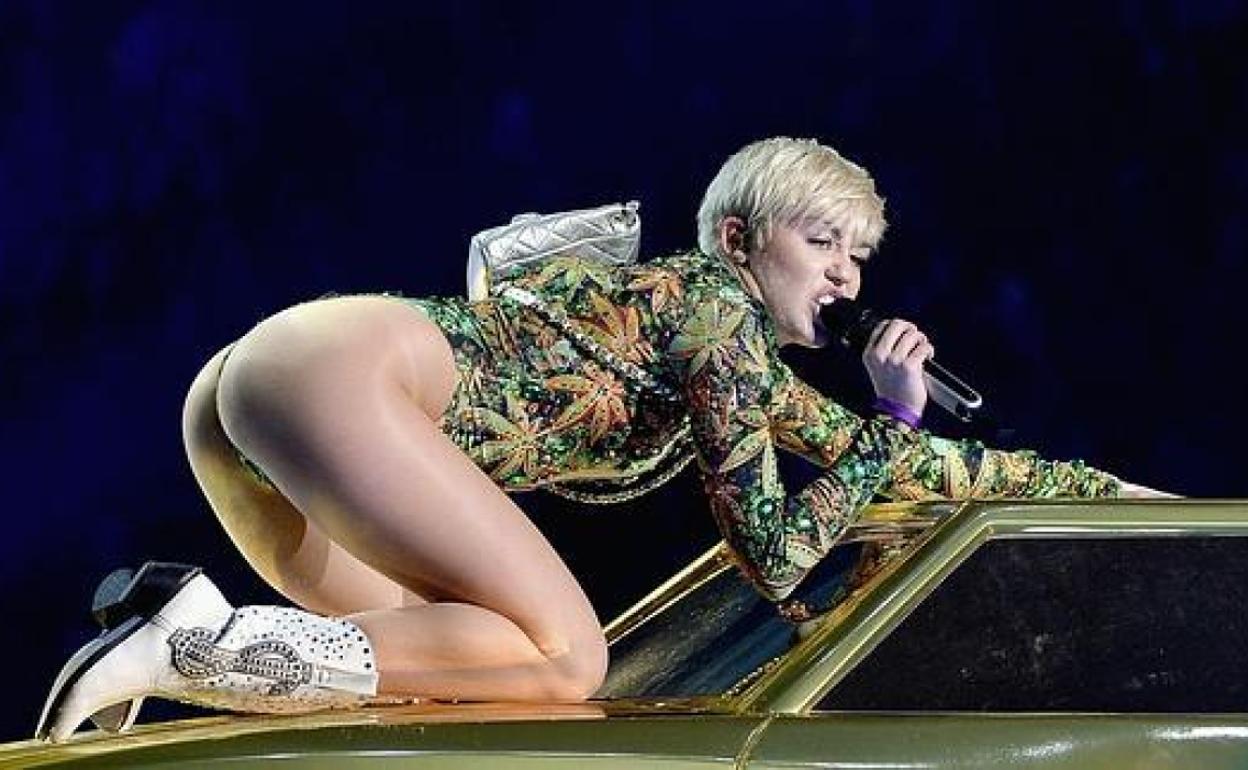 La cantante Miley Cyrus durante un concierto.