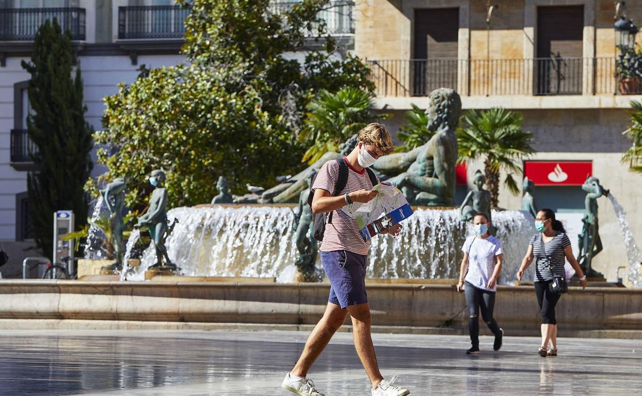 Un turista por el centro de la ciudad. 