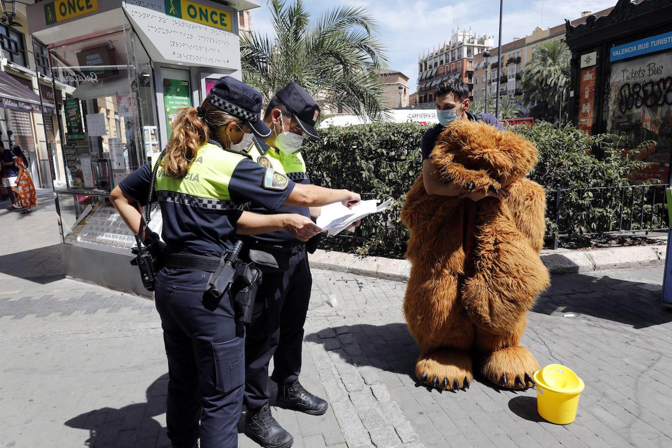 Fotos: Nueva campaña informativa en Valencia por las últimas medidas para prevenir el Covid-19