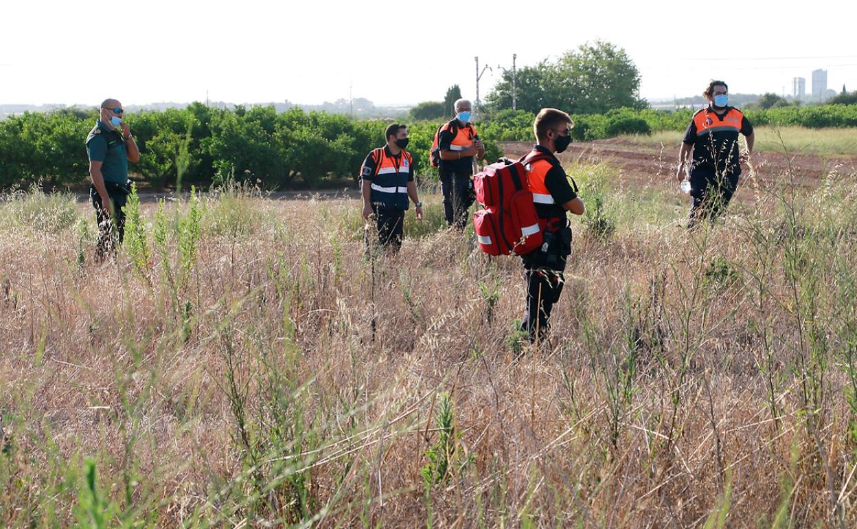 Decenas de personas buscan a Jesús. 