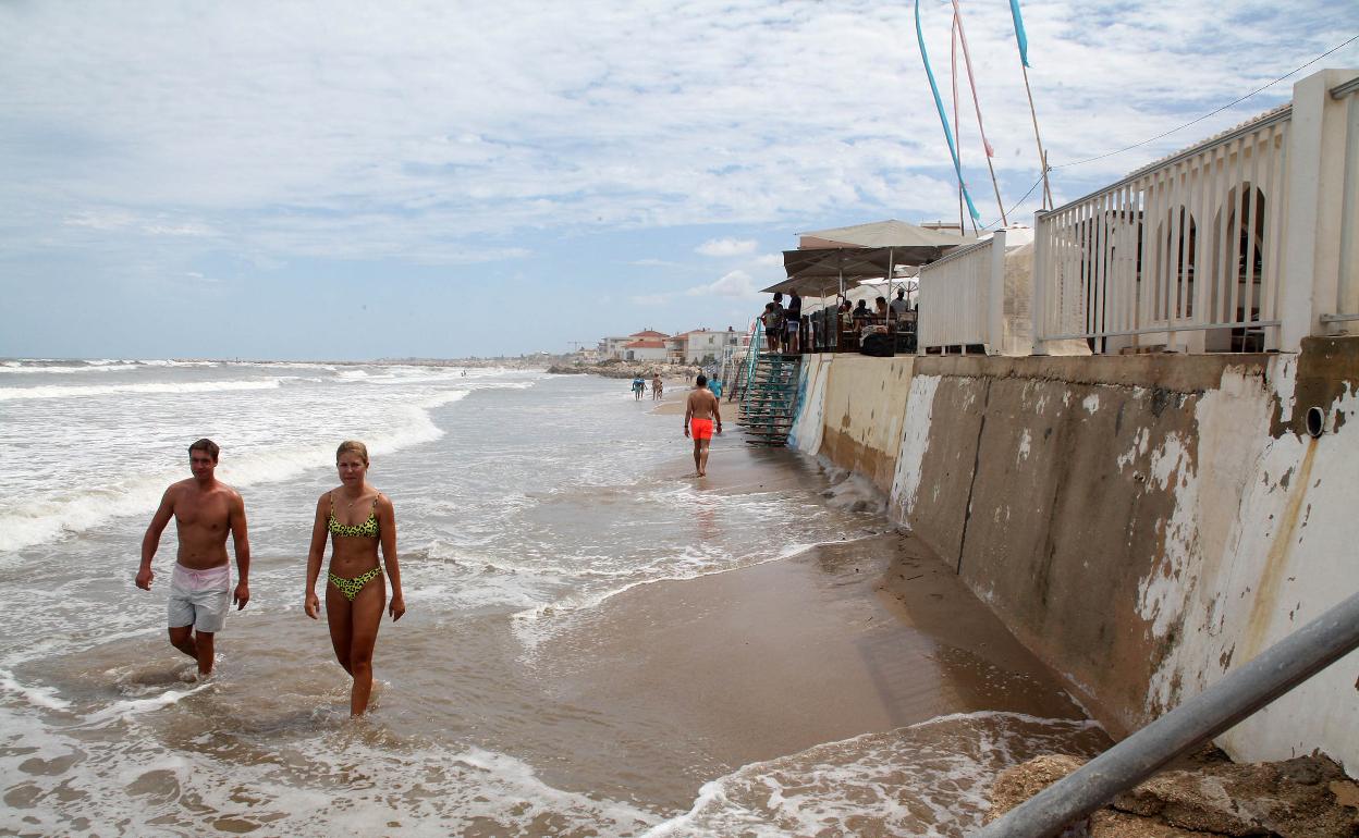 Estado de la playa de Les Deveses, meses después del temporal 'Gloria'. 