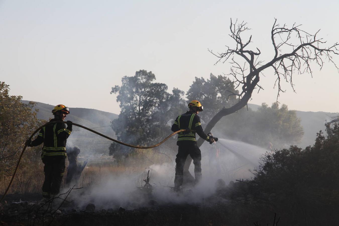 Fotos: El fuego vuelve a golpear a Xàbia y amenaza el Montgó