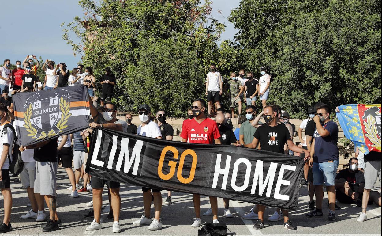 Imagen de la protesta en la ciudad deportiva de Paterna