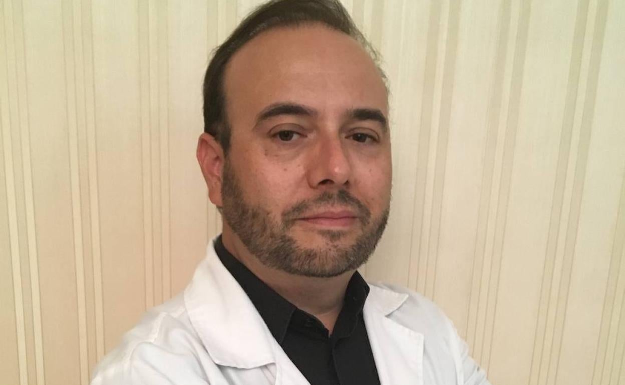 Un médico valenciano crea una guía sencilla para frenar el Covid