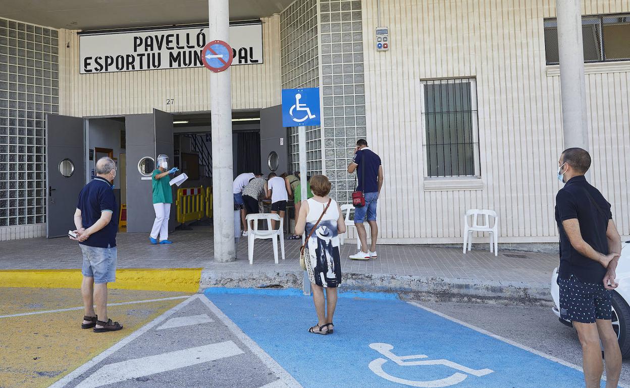 Pabellón Municipal de Benigànim, en el que durante la mañana de este lunes se han realizado las pruebas PCR.