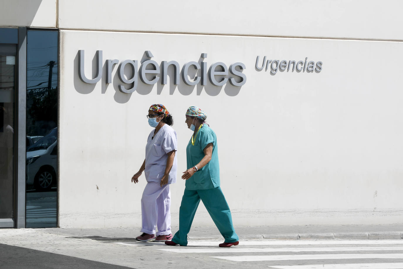 Dos sanitarias en el Hospital La Fe de Valencia. 