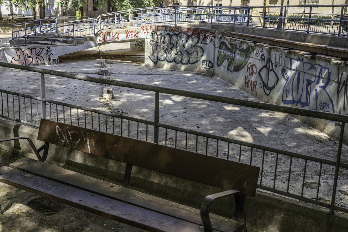 Fotos: Estado de la Plaza Manuel Granero de Valencia