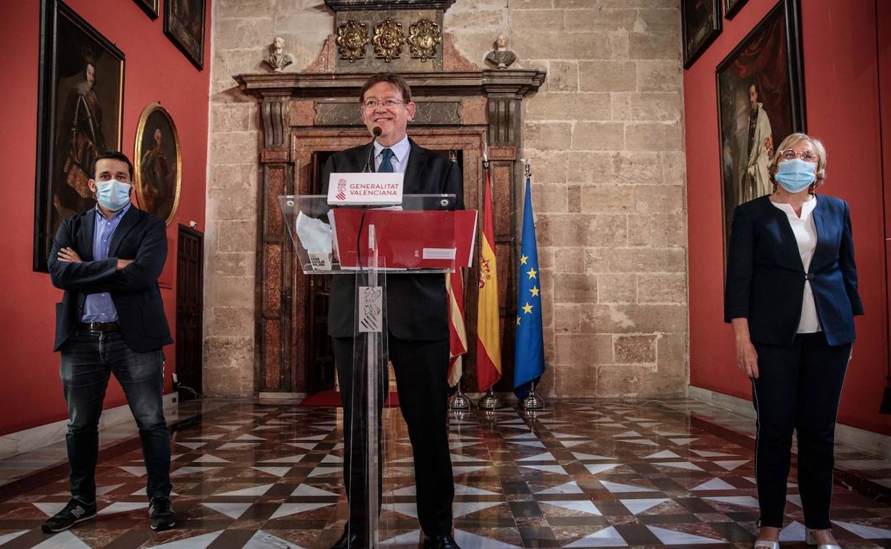 El presidente de la Generalitat, Ximo Puig, en la rueda de prensa acompañado de los consellers Vicent Marzà y Ana Barceló. 