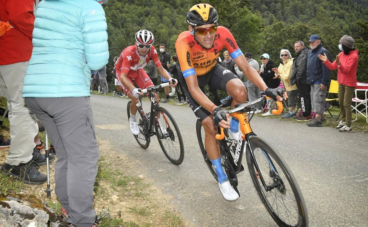 Rafa Valls, en una carrera con su equipo, el Team Bahrain. 