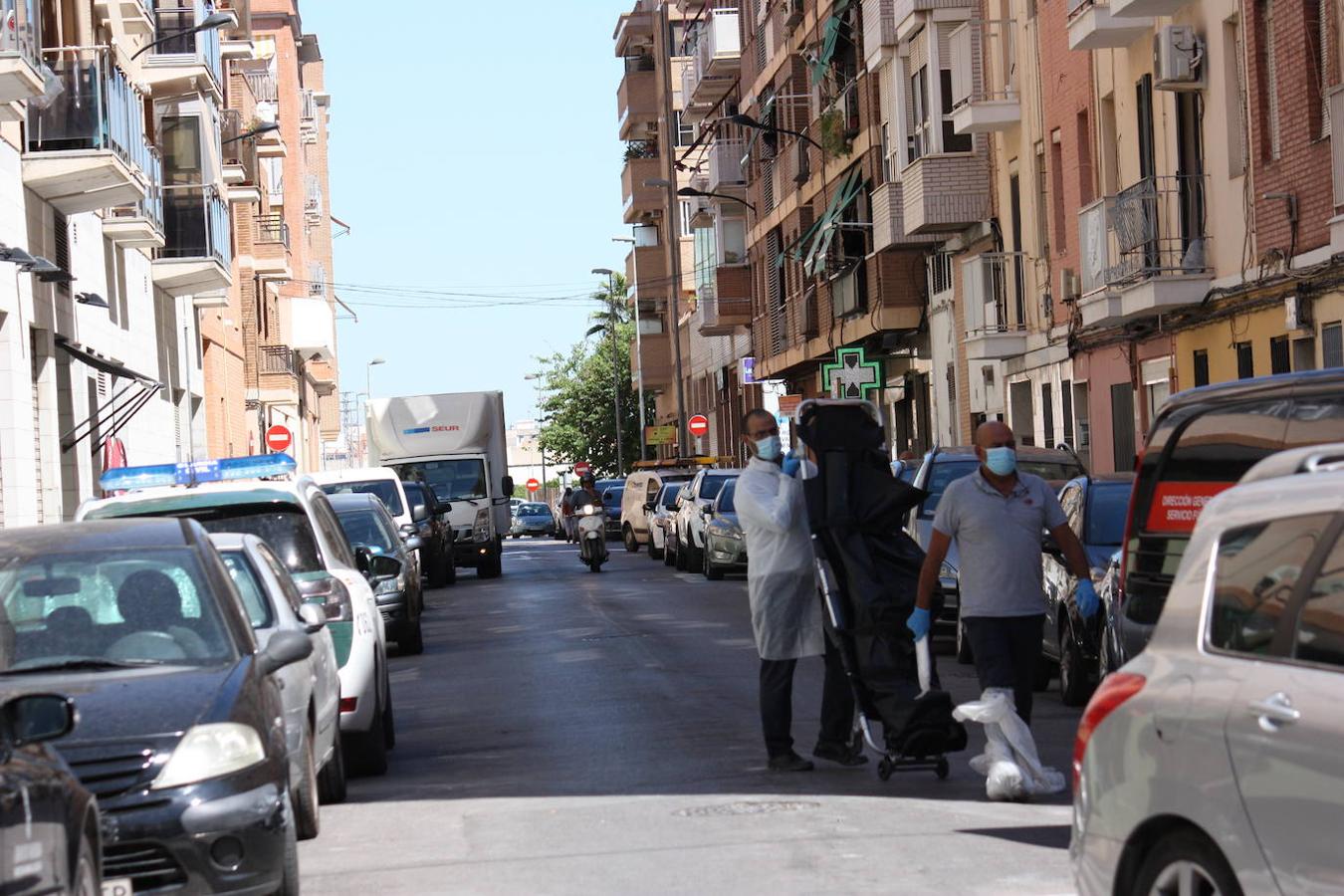 Una vivienda de la localidad de Meliana ha quedado arrasada por el fuego, que se ha cobrado la vida de una persona. 