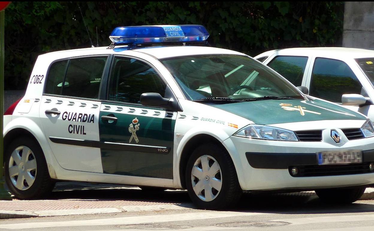 Cuatro detenidos por robar con violencia en el interior de una vivienda en Serra mientras el dueño dormía