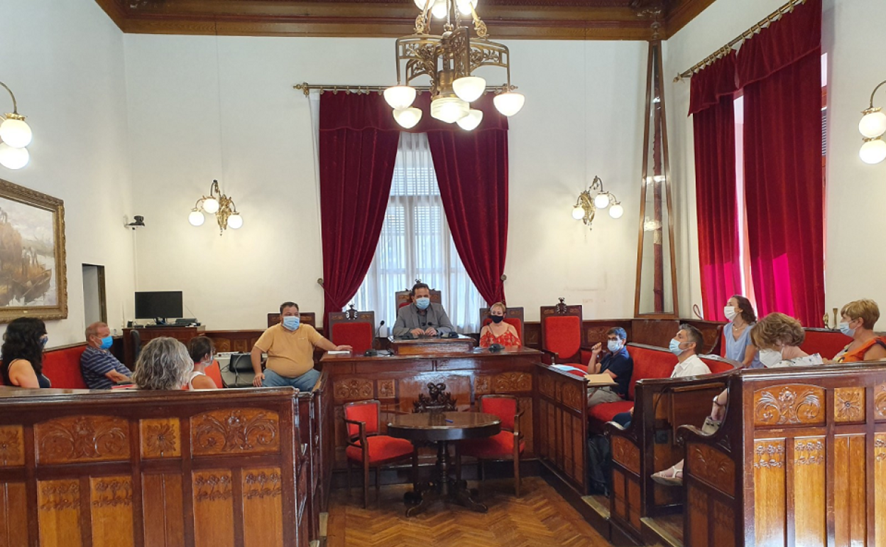 Reunión con los equipos directivos de Sueca. 