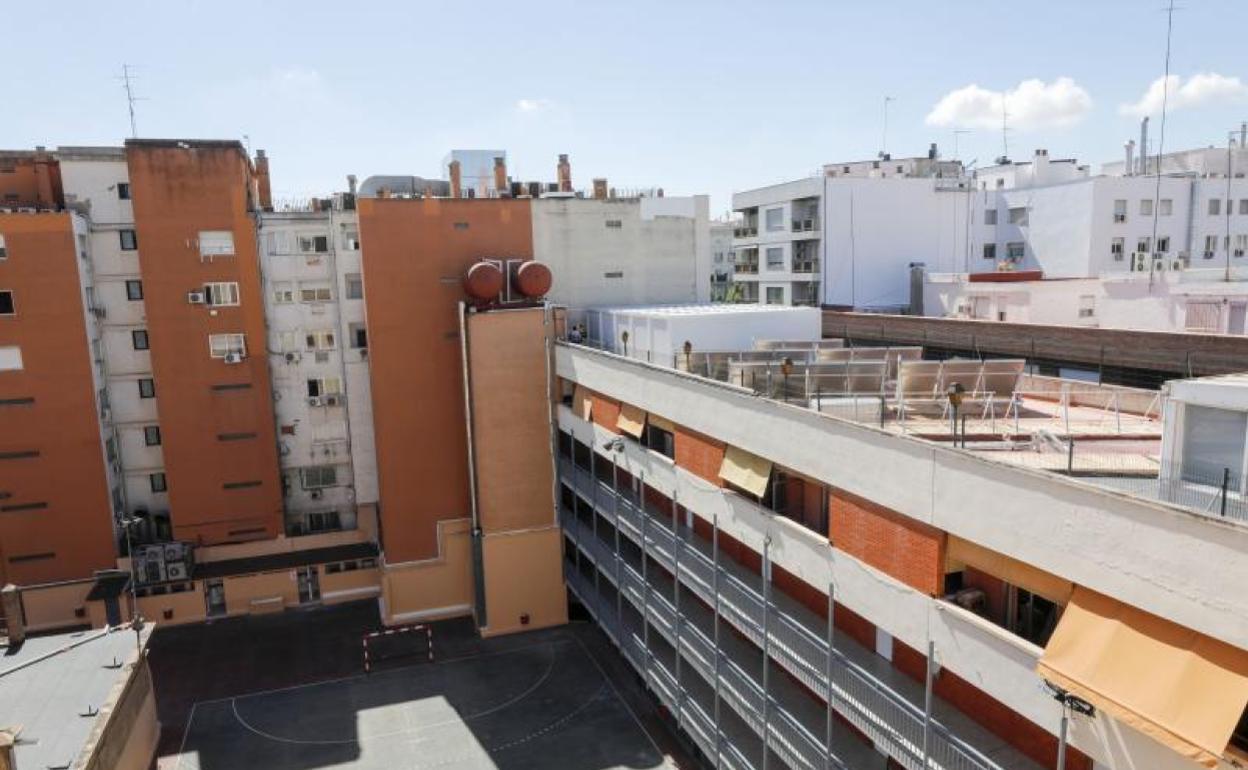 Aula prefabricada en la azotea de Dominicos. 