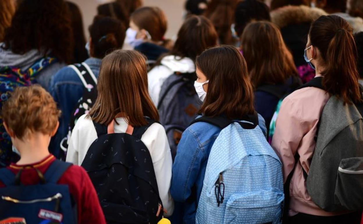 Vuelta al cole en un centro educativo de París. 