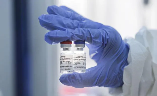 Un estudio certifica que la vacuna rusa contra el coronavirus es segura