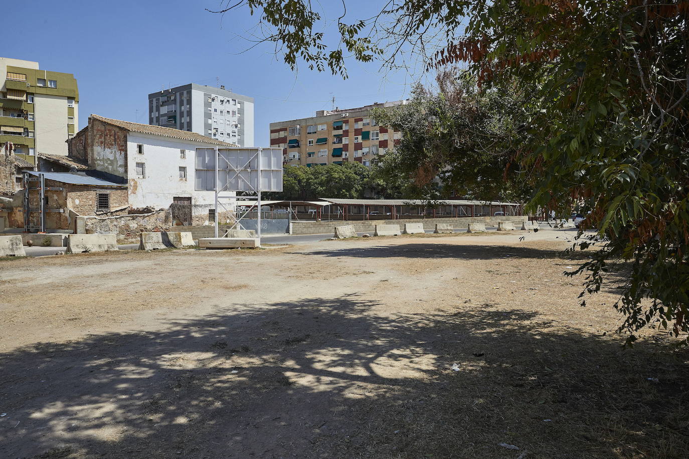 El parque de Benicalap se ampliará sobre un descampado próximo.