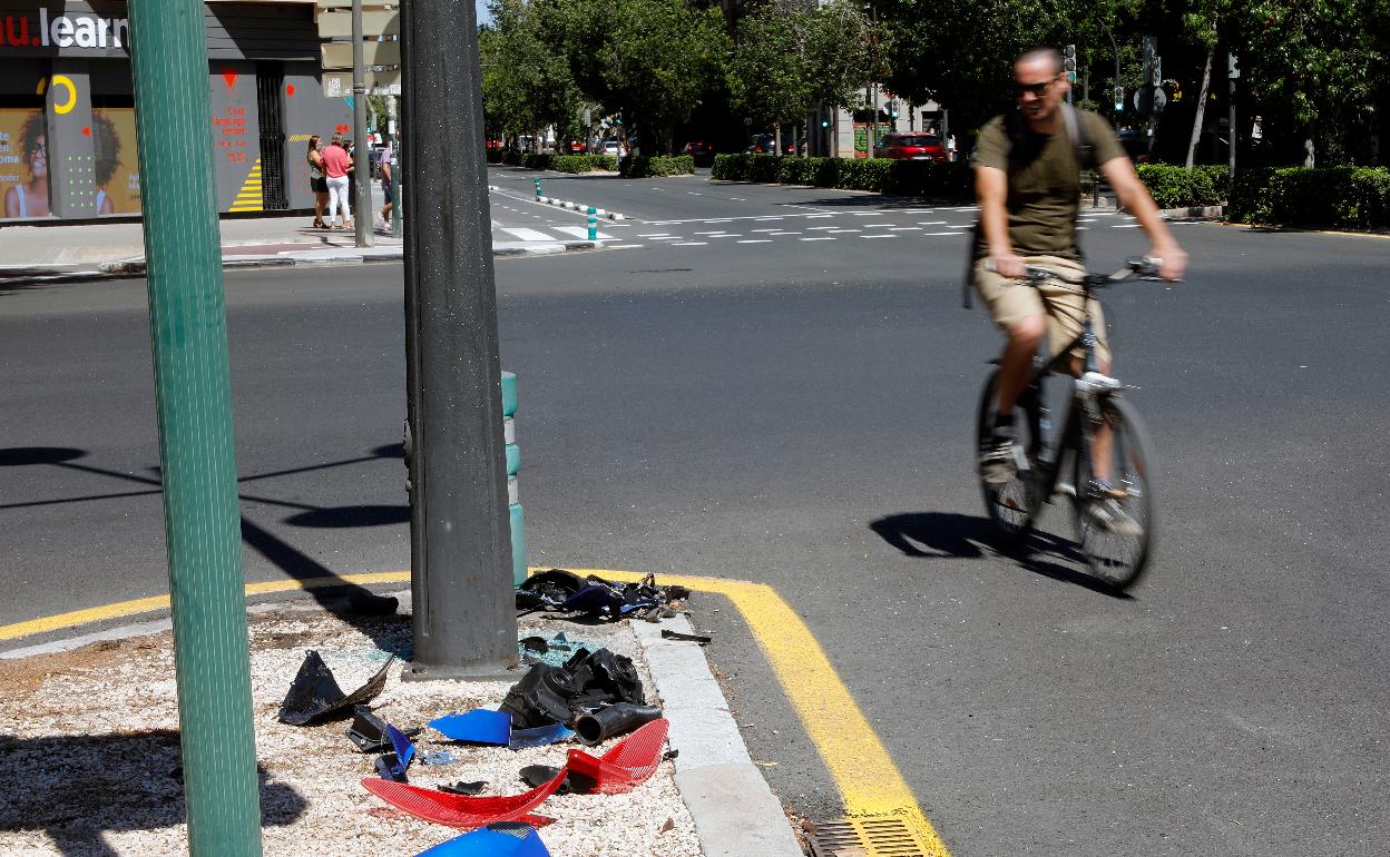 El lugar donde chocaron el coche y la moto en la avenida de Blasco Ibáñez. 