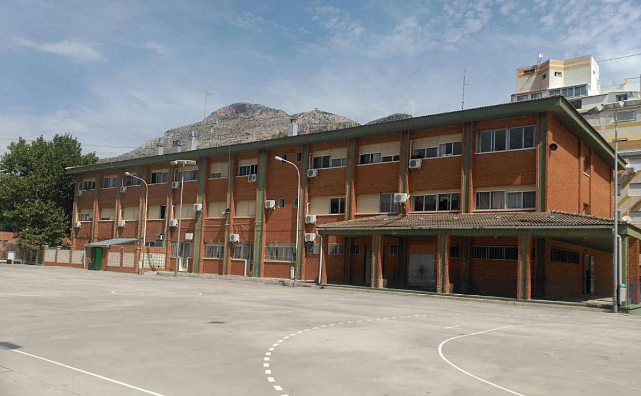 Colegio Alfàndec de Tavernes de la Valldigna, donde una profesora ha dado positivo.