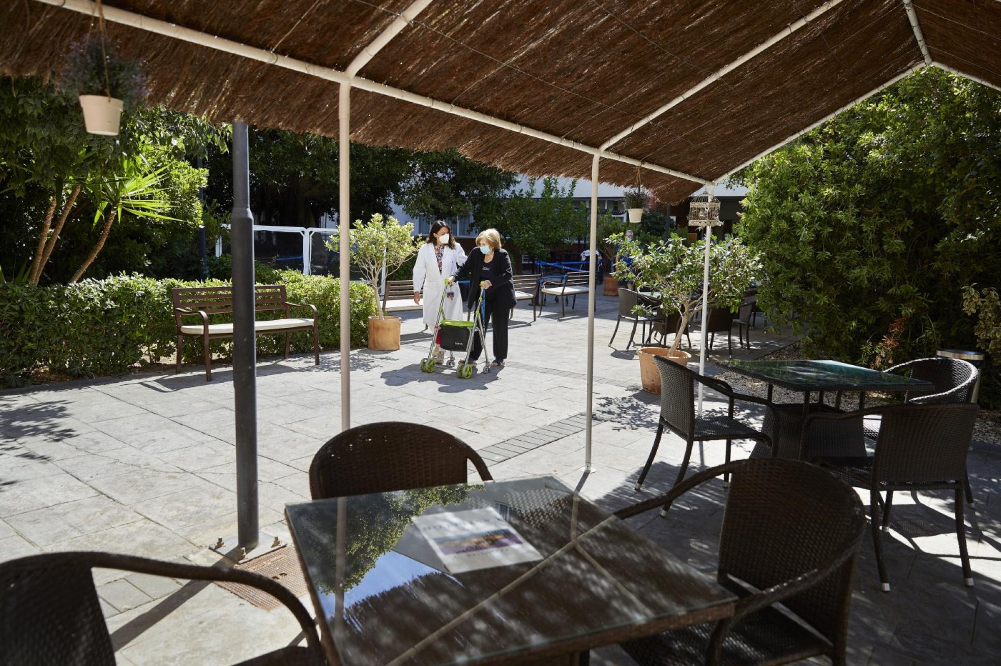 Un jardín por grupo. Para que los residentes no se mezclen, hay un jardín para cada uno de los tres grupos de Ballesol Valterna . 