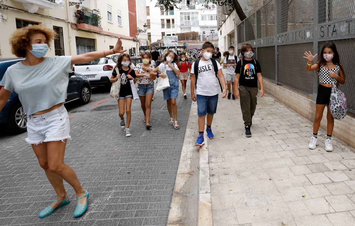 El curso más incierto arranca con cambios horarios y medidas de protección