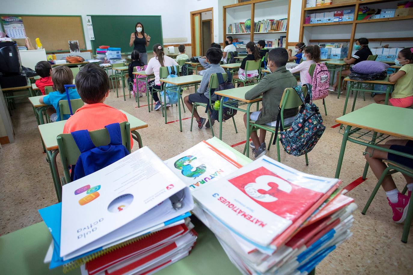 El curso más incierto arranca con cambios horarios y medidas de protección