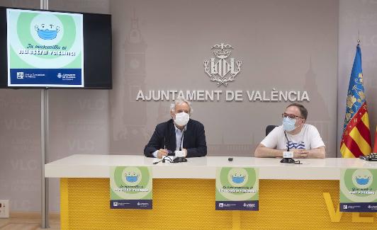 El concejal Emiliano García y Vicente Inglada, en la resentación de la campaña de uso de mascarillas. 