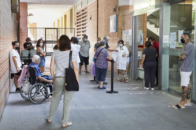 Centralitas colapsadas y veinte días para recibir atención en los ambulatorios