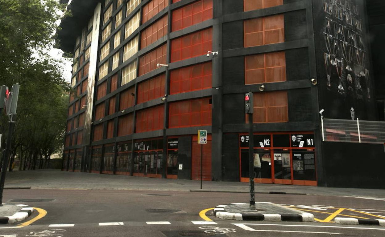 Fachada de Mestalla desde la zona norte del estadio. 