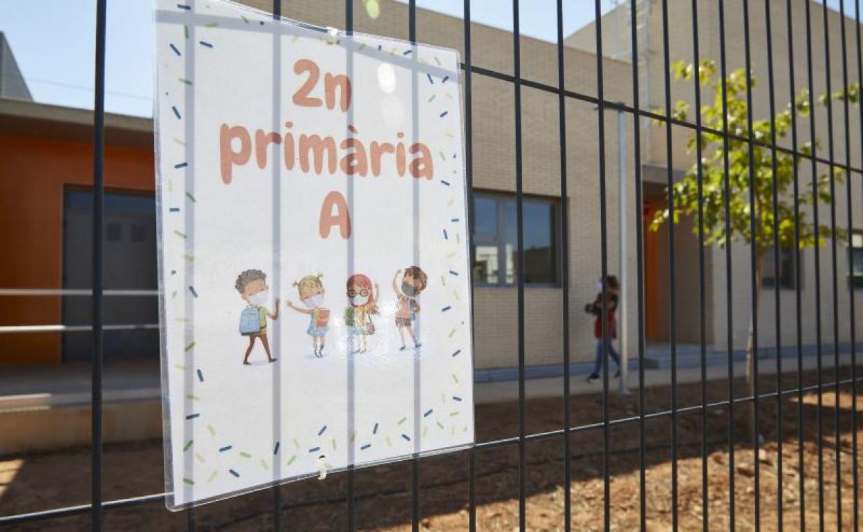 Colegio público de Rafelbunyol afectado por el primer caso de un positivo en un alumno. 