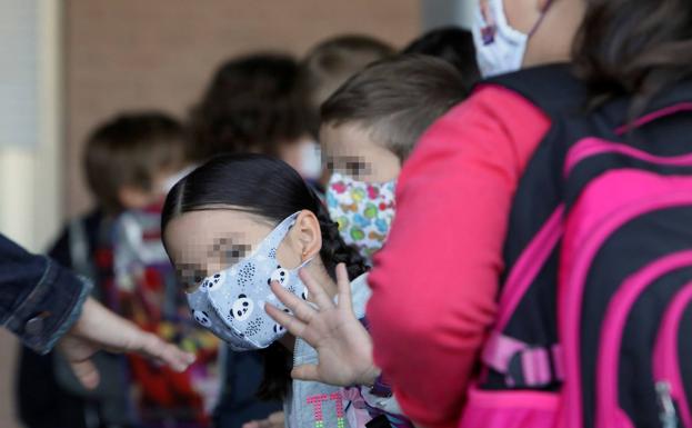 Cierran dos aulas de Primaria de un colegio de Valencia por tres positivos de Covid-19