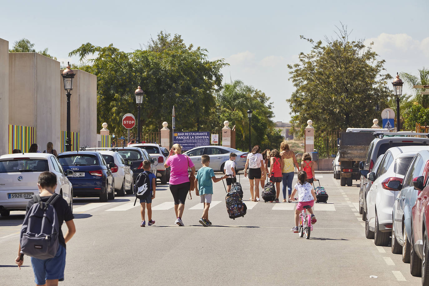 Se trata de un aula de Infantil del CEIP Els Germanells de Rafelbunyol en la que estudia un familiar de la niña que ya dio positivo este martes y que también está contagiado