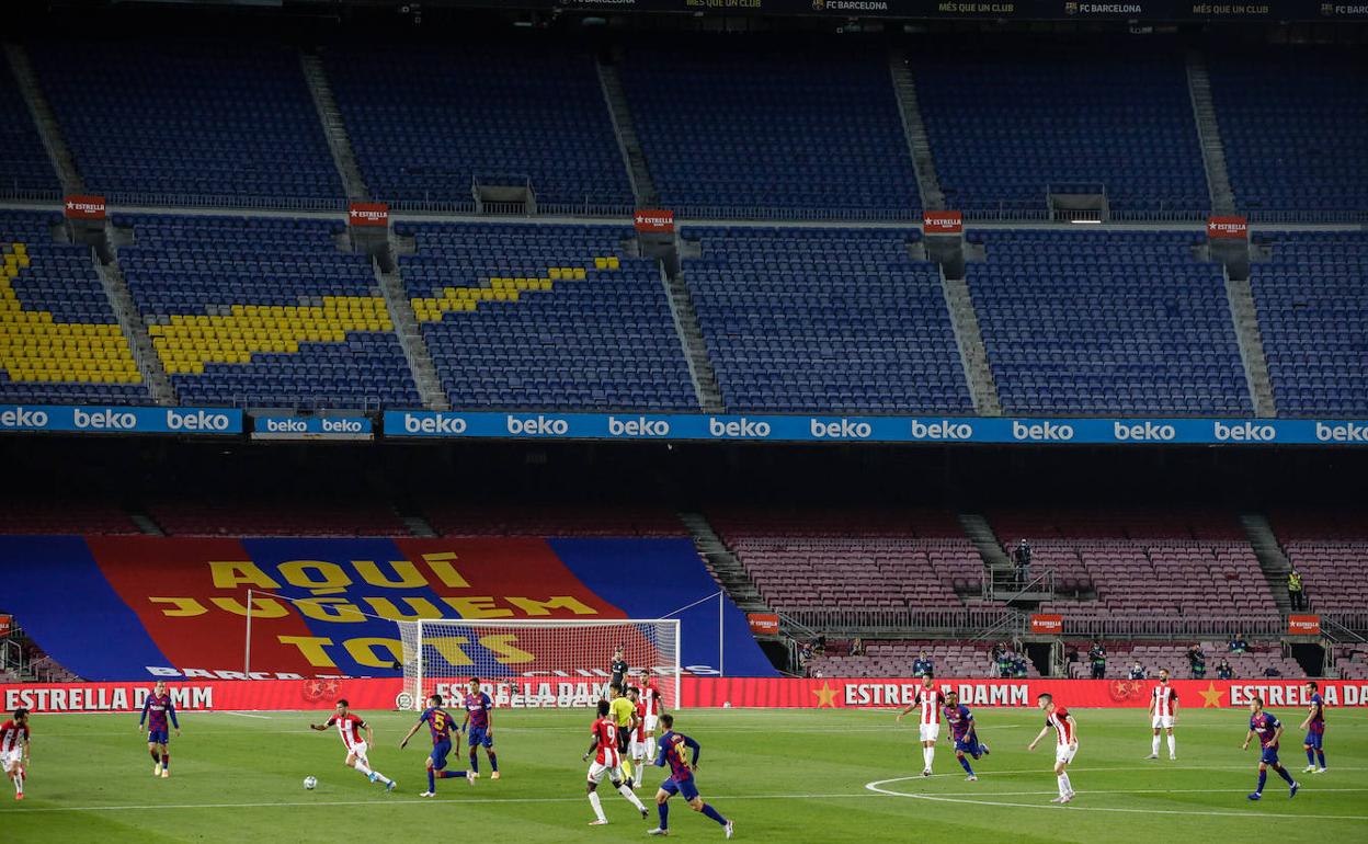 El Camp Nou sin público durante un Barça-Athletic. 