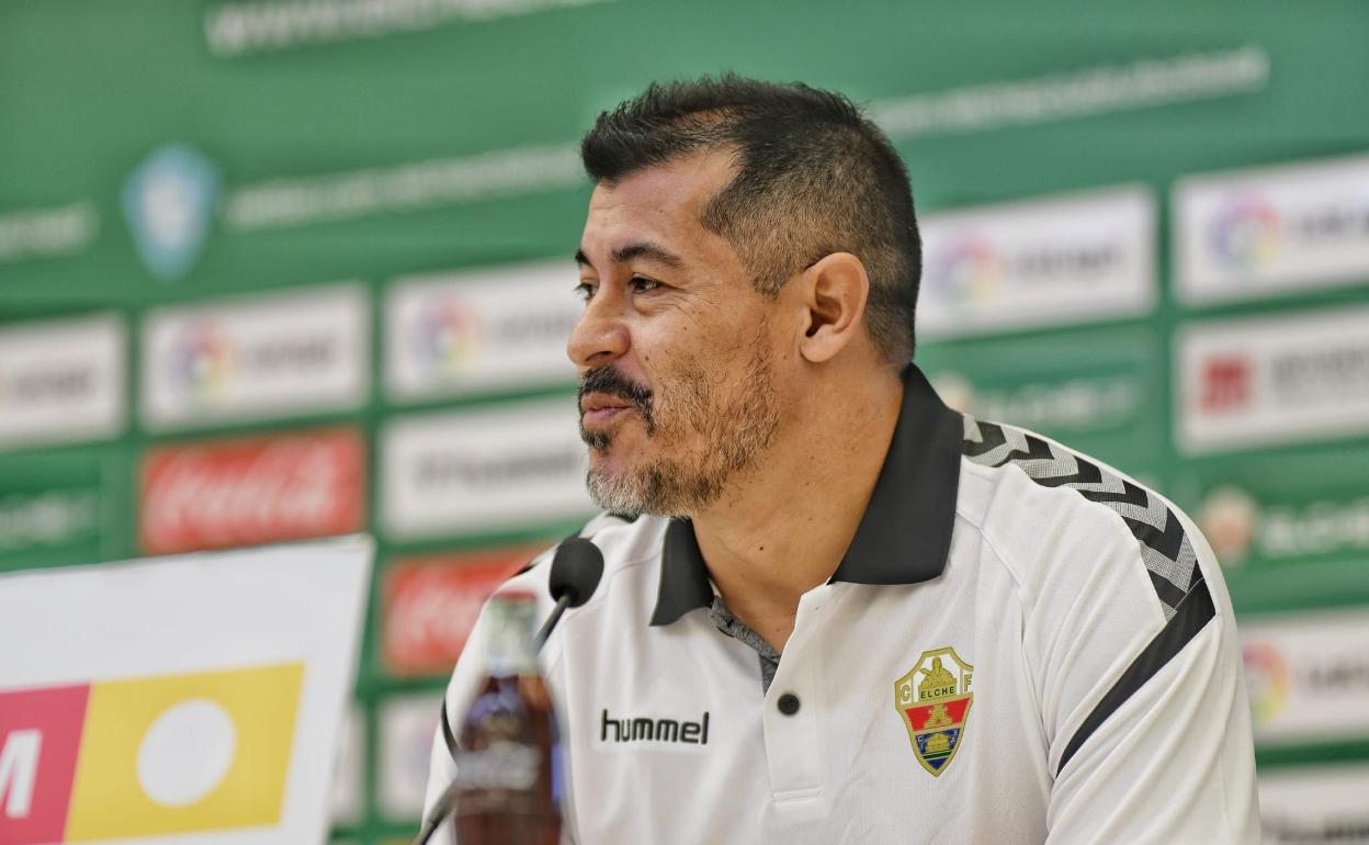 Almirón, el día de su presentación como nuevo entrenador del Elche. 