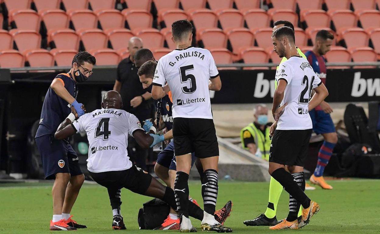 Mangala cae lesionado ante el Levante