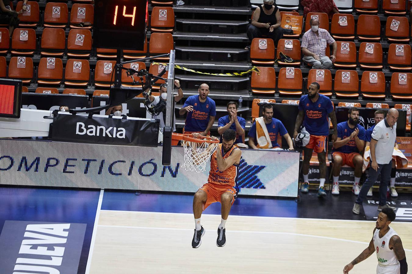 Fotos: La Fonteta vuelve a acoger público medio año después