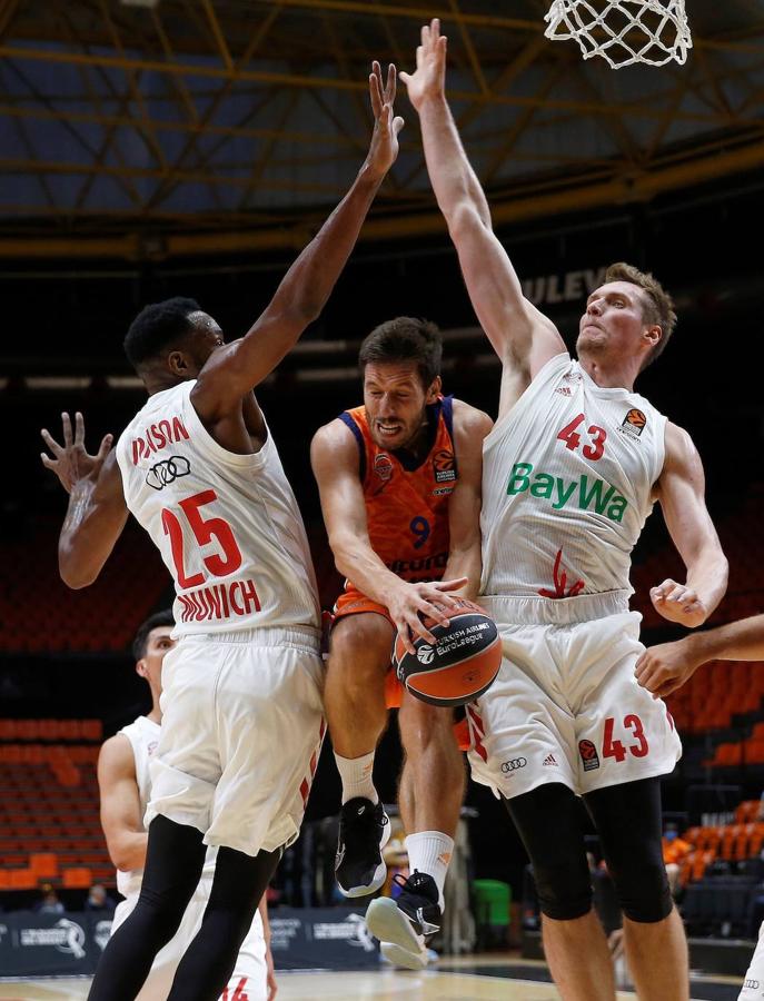 Fotos: La Fonteta vuelve a acoger público medio año después