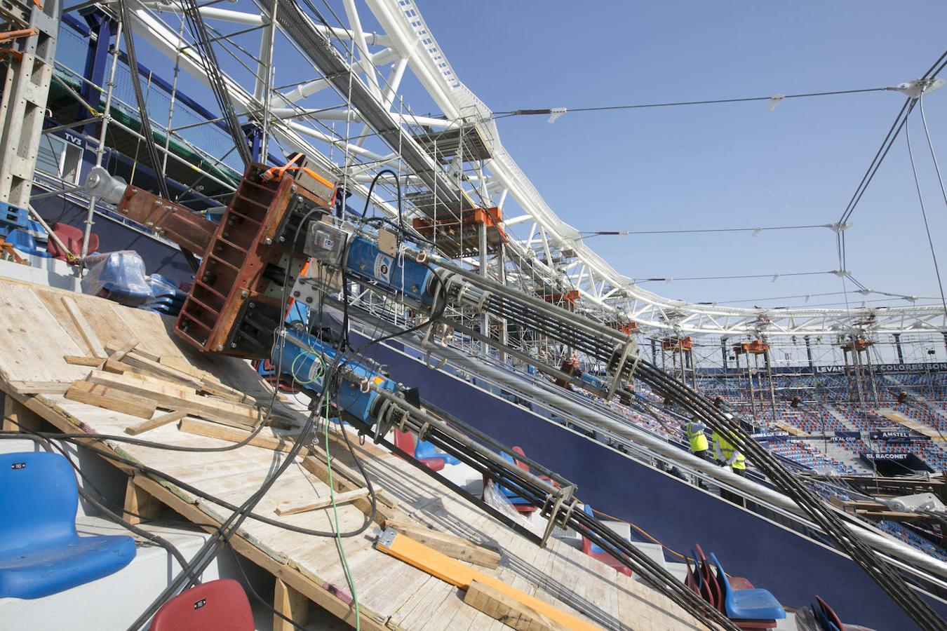 El Levante planea jugar de nuevo en Orriols en la séptima jornada, cuando finalice la primera fase de la reforma. «Va a todo tren», ha asegurado Quico Catalán en una visita de los políticos al estadio azulgrana. 