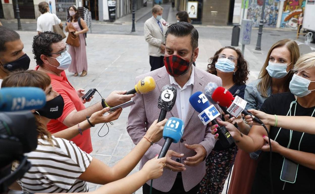 Carlos Galiana durante el acto de cambio de nombre de la plaza Doctor Collado