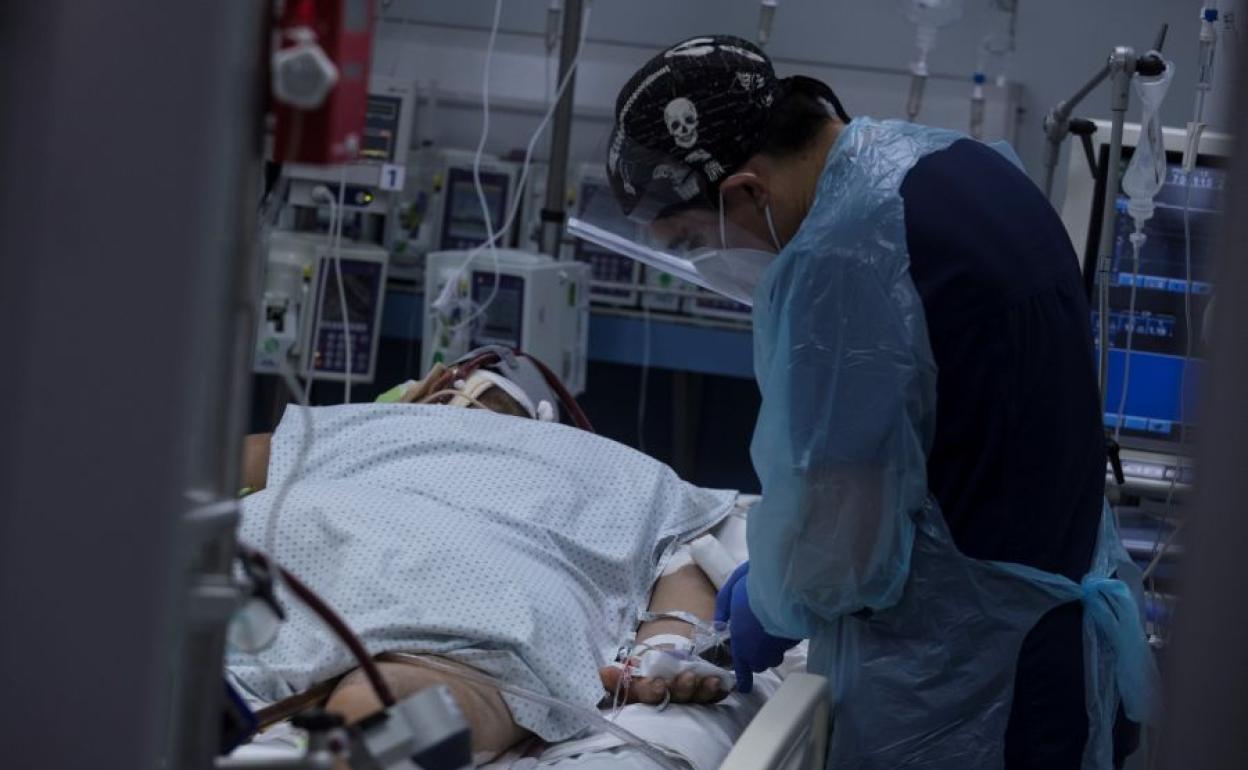 Paciente ingresado en un hospital durante la pandemia del coronavirus.