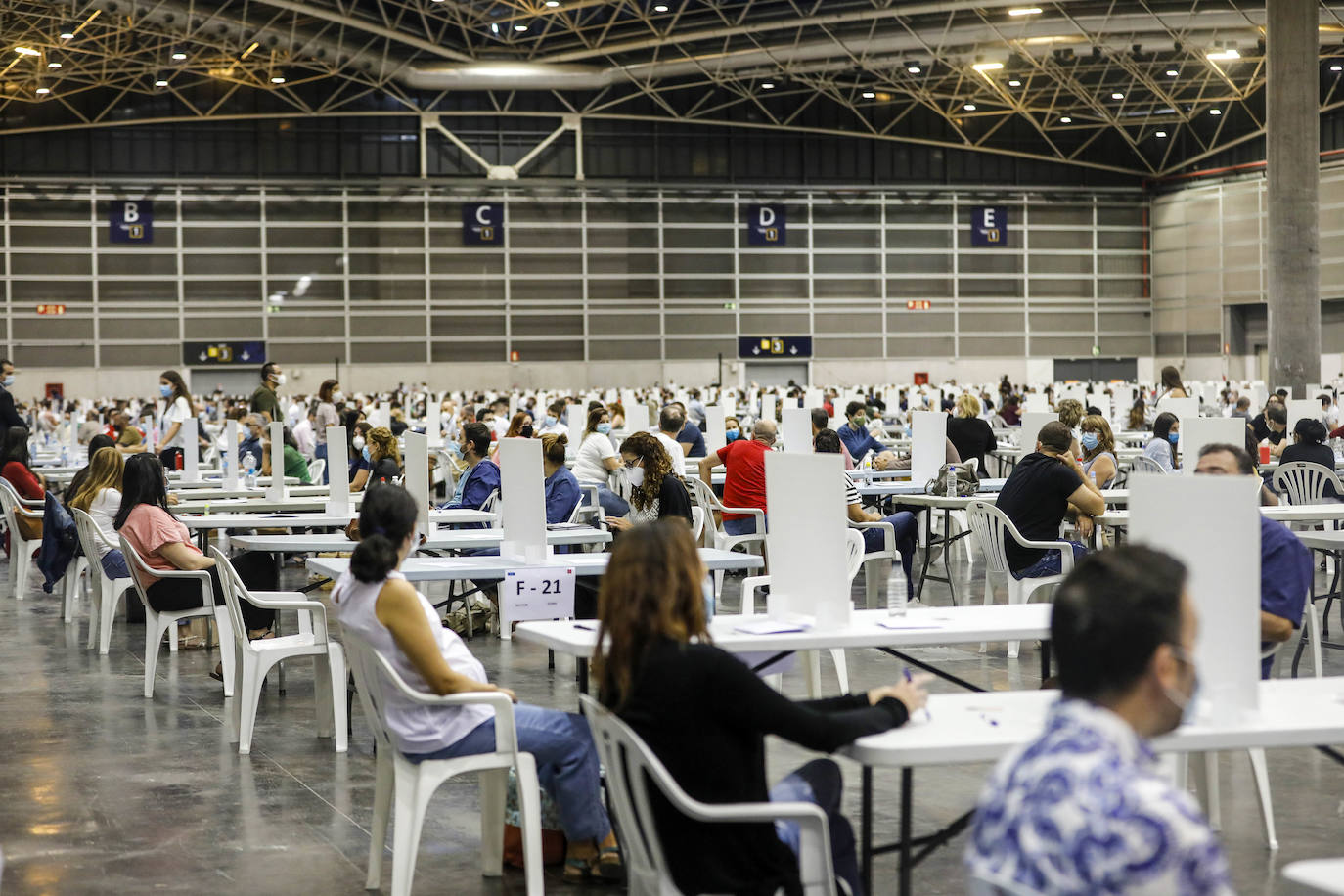 Casi 2.000 personas se dan cita en Feria Valencia para unas oposiciones marcadas por el coronavirus