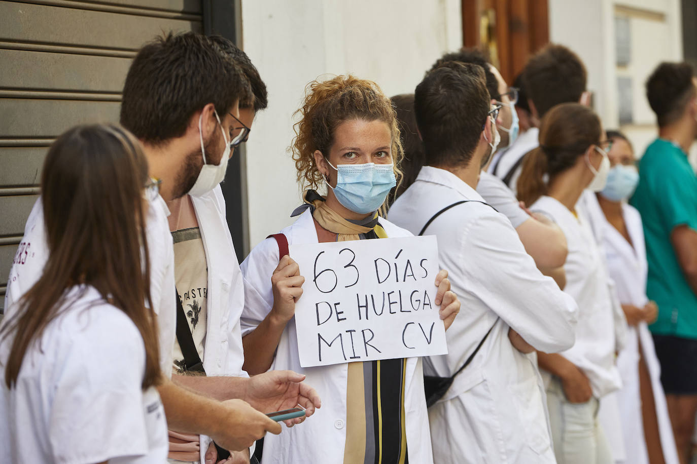 Los profesionales de la concesionaria reclaman información sobre la reversión mientras que los residentes urgen mejoras laborales para desconvocar la huelga