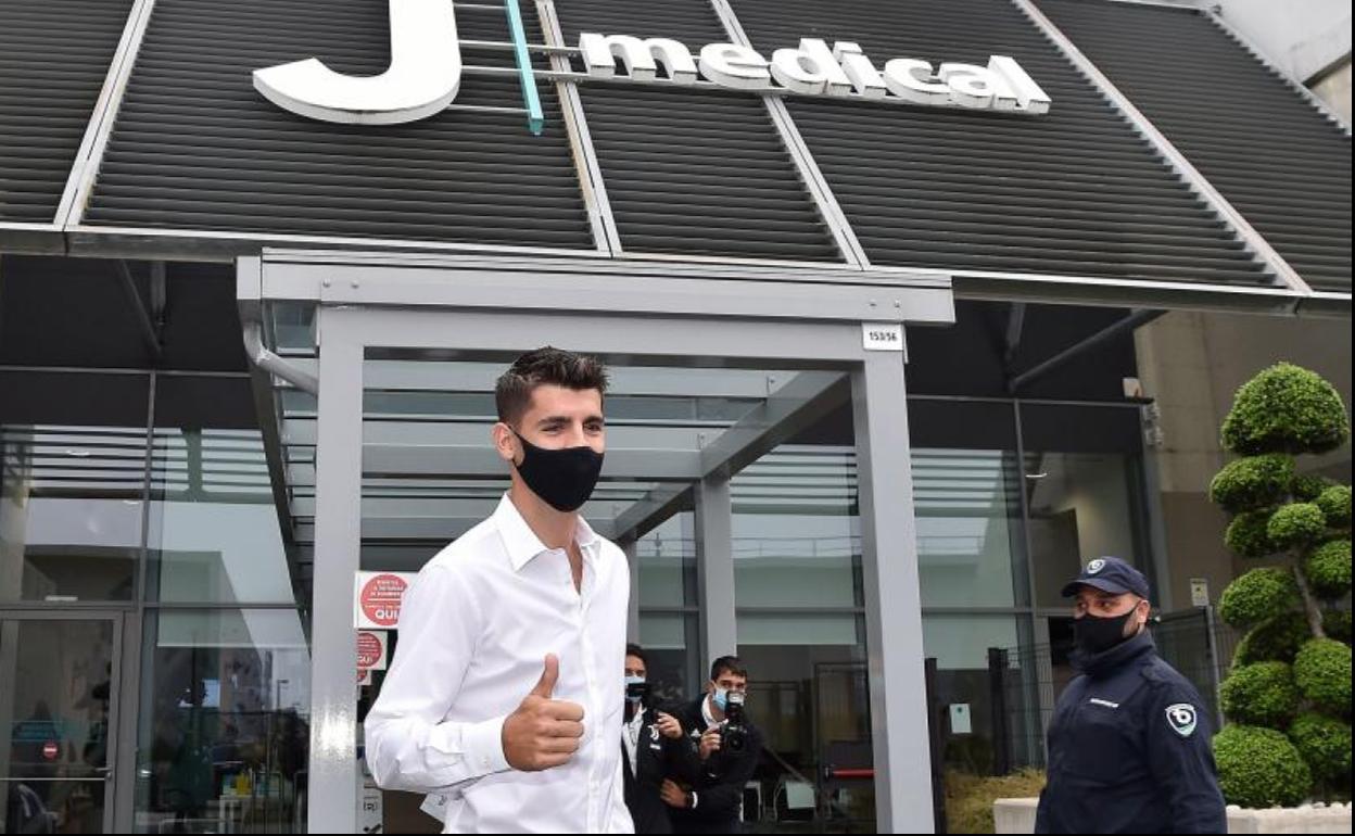 Morata, a su llegada al centro médico de la Juventus. 