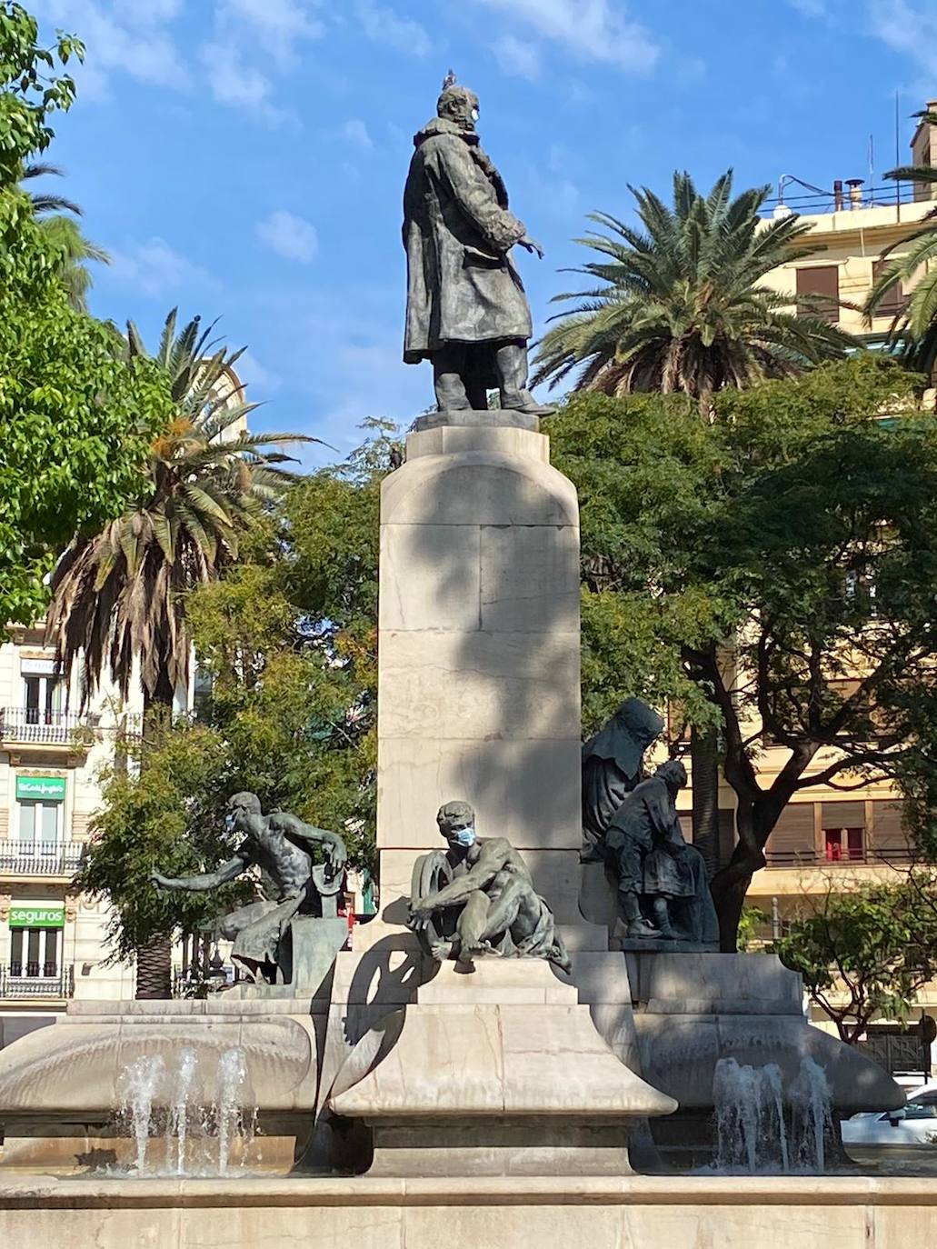 Mascarillas en las fuentes de Valencia