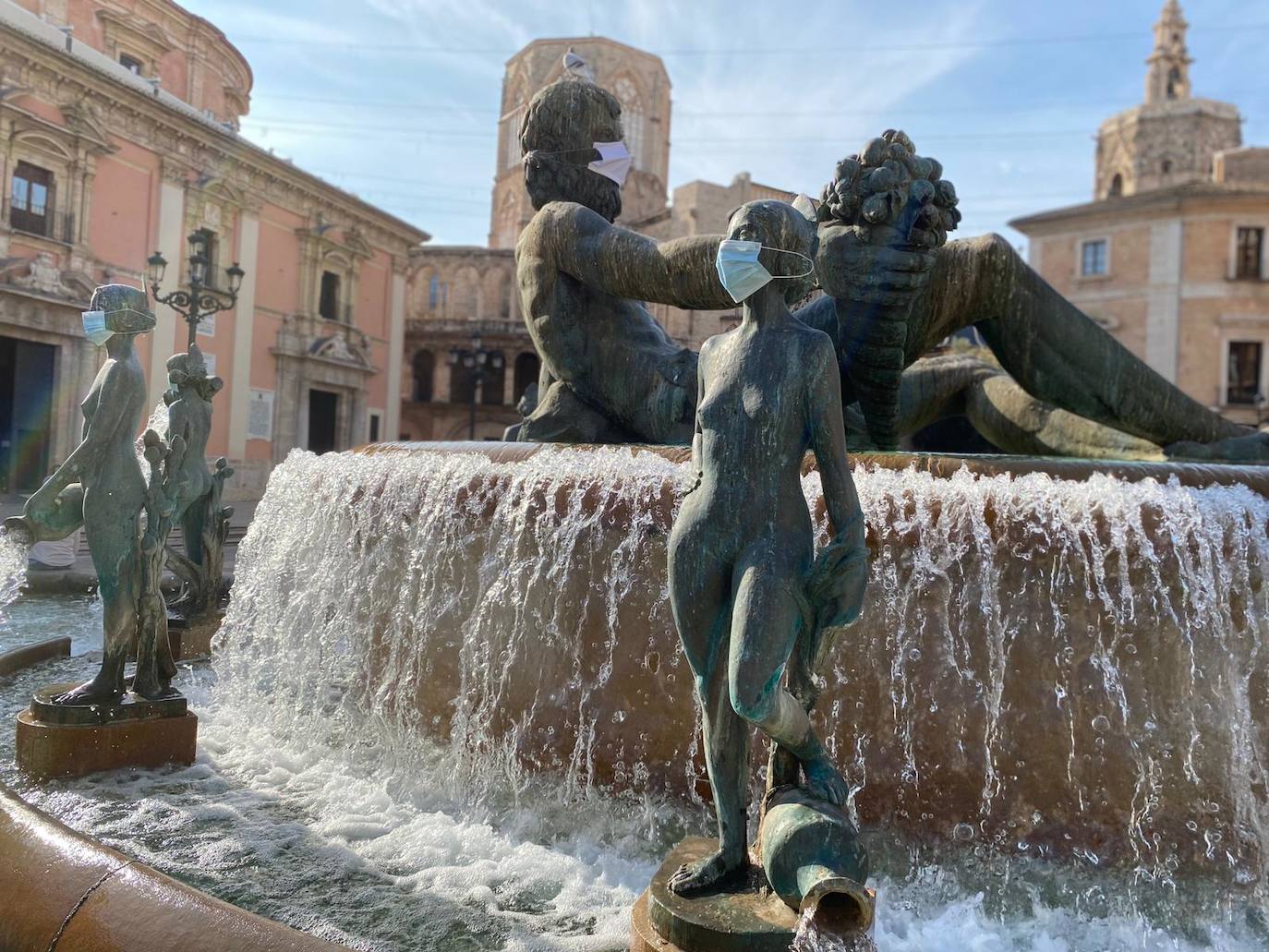 Mascarillas en las fuentes de Valencia