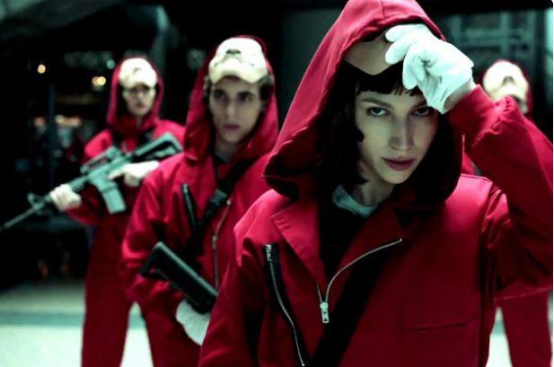 La ficción se ha convertido en la serie de habla no inglesa más vista de la historia de Netflix, según anunció la propia plataforma en una carta a sus inversores. La fama de 'La casa de papel' se ha extendido al resto del mundo y ha llegado a hogares de Inglaterra, Francia, Italia, Turquía… incluso ha cruzado el charco y sus fans en países como México, Colombia, Brasil o Argentina se cuentan ya por millones.