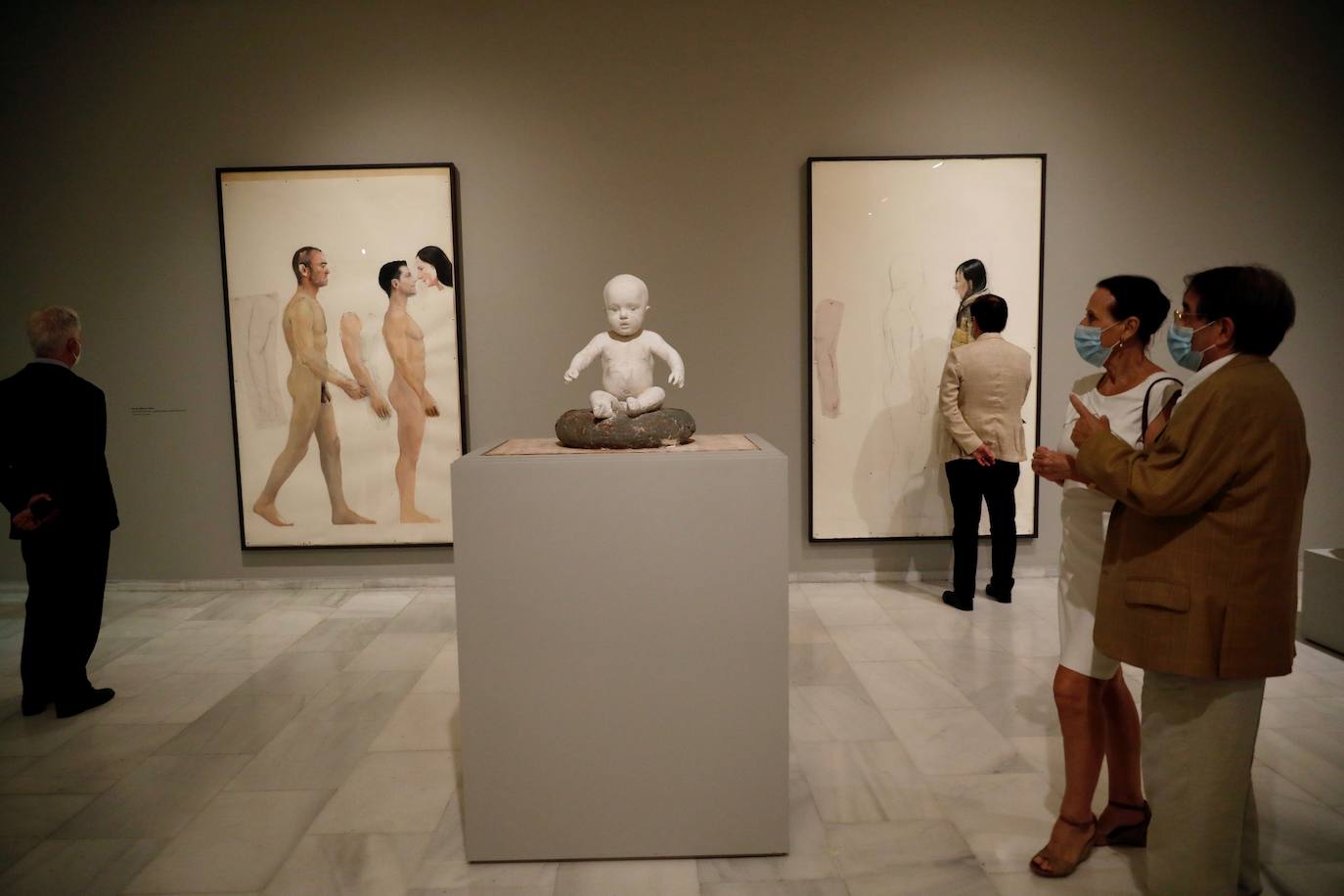 El artista de Tomelloso expone por primera vez con la pintora María Moreno, recientemente fallecida. La muestra aborda la belleza, el cuerpo humano, la gran ciudad, el interior doméstico, la mirada al mundo desde la ventana… 