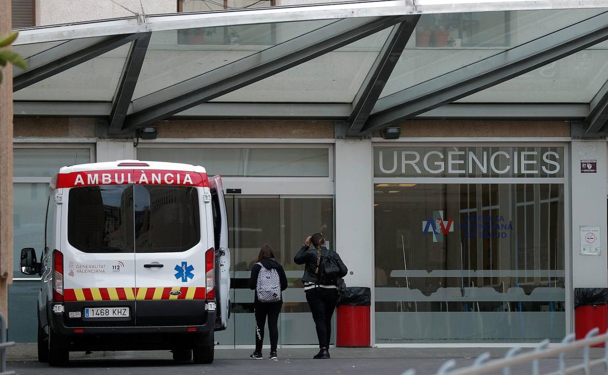 Entrada de Urgencias del hospital Doctor Peset de Valencia.