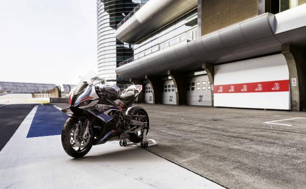 BMW M 1000 RR: tecnología de competición para el máximo rendimiento en carretera