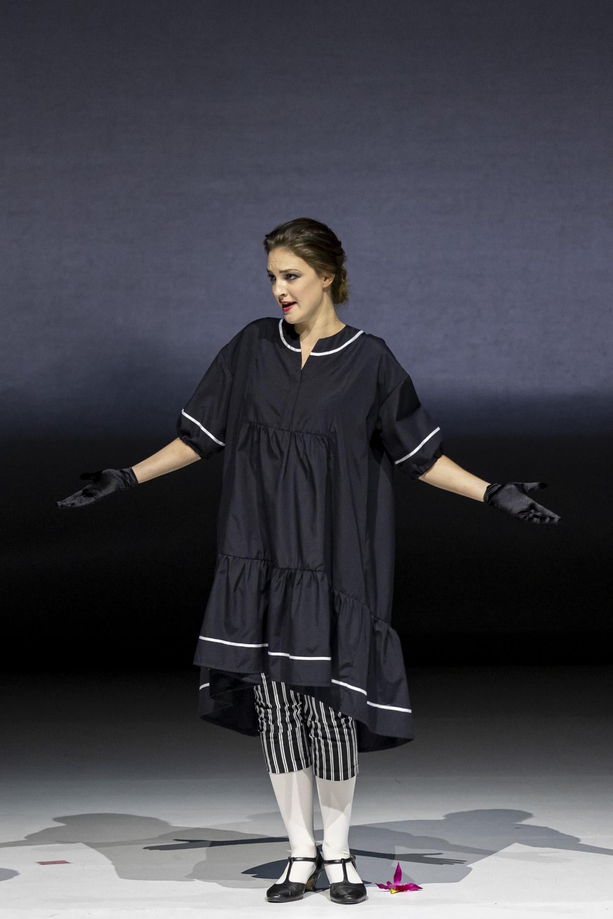 La joven soprano valenciana Marina Monzó, caracterizada de Despina en 'Casì fan tutte'. m. lorenzo